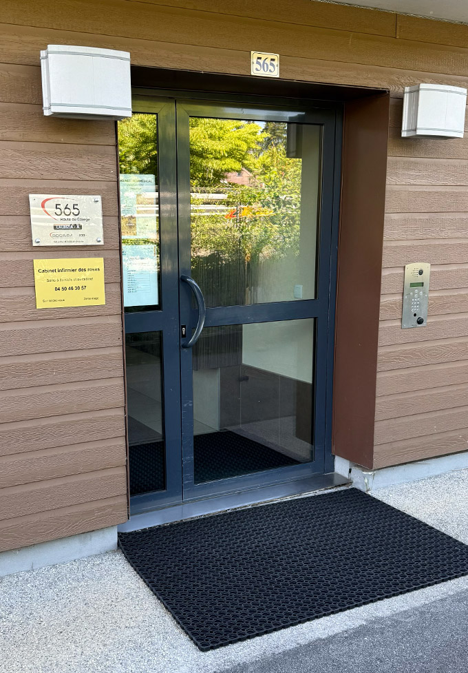 porte d'accès au cabinet infirmier